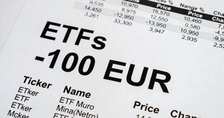 Cómo invertir 100 € al mes en ETFs (estrategia simple para empezar).